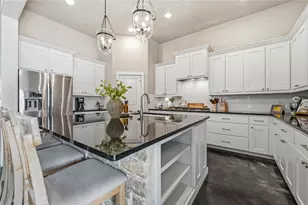 802 Wilkes St, Smithville, TX 78957 - Photo 6