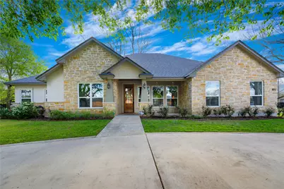 802 Wilkes Street, Smithville, TX 78957 - Photo 2