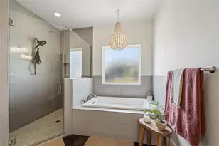 802 Wilkes St, Smithville, TX 78957 - Photo 14