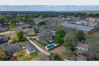 802 Wilkes Street, Smithville, TX 78957 - Photo 28