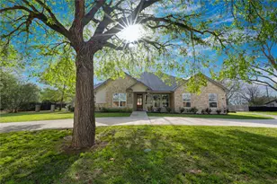 802 Wilkes St, Smithville, TX 78957 - Photo 1