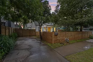 2609 Willow St, Austin, TX 78702 - Photo 2