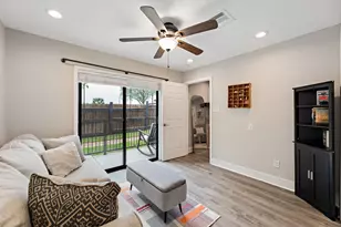 935 La Posada Dr, Austin, TX 78752 - Photo 20