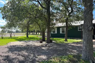 111 Chris Ln, Florence, TX 76527 - Photo 12