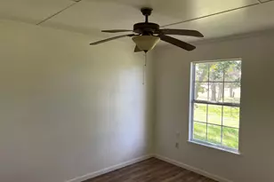 111 Chris Ln, Florence, TX 76527 - Photo 6