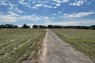 111 Chris Ln, Florence, TX 76527 - Photo 16