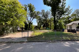 1005 W 8th St, Cameron, TX 76520 - Photo 1