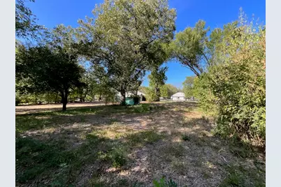 1005 W 8th Street, Cameron, TX 76520 - Photo 4