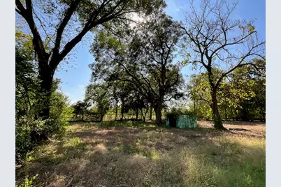 1005 W 8th Street, Cameron, TX 76520 - Photo 6