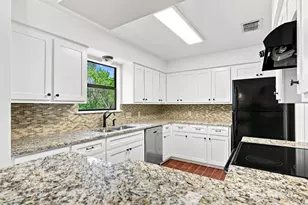 10010 Wildflower Ln, Austin, TX 78733 - Photo 10