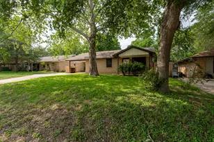 903 Mimosa Dr, Lockhart, TX 78644 - Photo 2