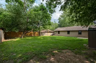 903 Mimosa Dr, Lockhart, TX 78644 - Photo 12