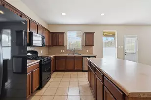 12621 Waynespur Ln, Elgin, TX 78621 - Photo 10