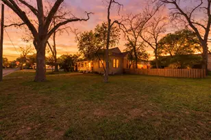 1202 Pecan St, Bastrop, TX 78602 - Photo 36