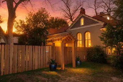 1202 Pecan Street, Bastrop, TX 78602 - Photo 4