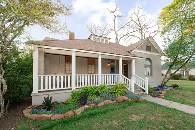 1202 Pecan Street, Bastrop, TX 78602 - Photo 2