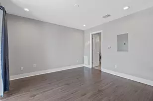 935 La Posada Dr, Austin, TX 78752 - Photo 10