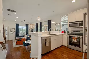 2812 Oak Springs Dr, Austin, TX 78702 - Photo 12