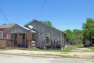 730 Chihuahua St, Lockhart, TX 78644 - Photo 8