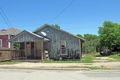 730 Chihuahua Street, Lockhart, TX 78644 - Photo 2