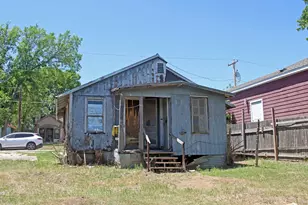 730 Chihuahua St, Lockhart, TX 78644 - Photo 6