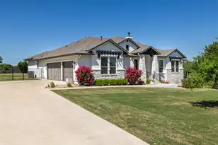 505 Lodge Ct, Liberty Hill, TX 78642 - Photo 4