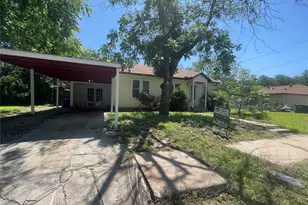 607 N Main St, Burnet, TX 78611 - Photo 1