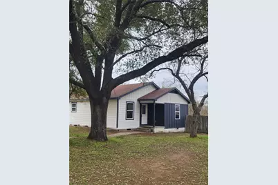 928 E Cameron Avenue, Rockdale, TX 76567 - Photo 1