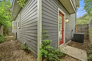 105 Elkhart St, Austin, TX 78702 - Photo 20
