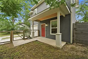 105 Elkhart St, Austin, TX 78702 - Photo 2