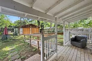 2506 E Cesar Chavez St, Austin, TX 78702 - Photo 20