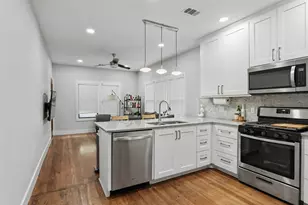 2506 E Cesar Chavez St, Austin, TX 78702 - Photo 6
