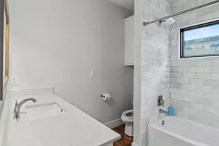2506 E Cesar Chavez St, Austin, TX 78702 - Photo 8