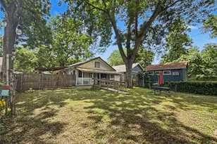 2506 E Cesar Chavez St, Austin, TX 78702 - Photo 22