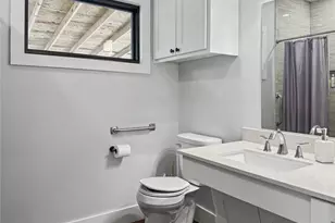 2506 E Cesar Chavez St, Austin, TX 78702 - Photo 18