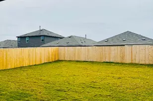 204 Herald Dr, Hutto, TX 78634 - Photo 2