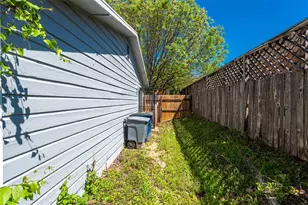 1013 E 10th St, Austin, TX 78702 - Photo 16