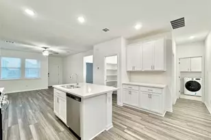 611 Emory Crossing Blvd, Hutto, TX 78634 - Photo 10