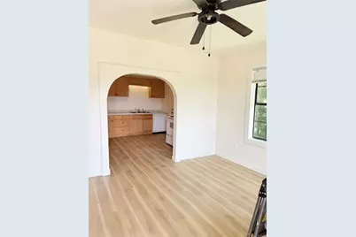 404 S Love Avenue, Florence, TX 76527 - Photo 8