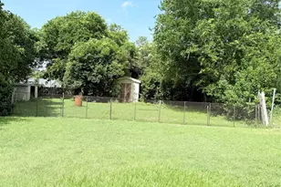 404 S Love Ave, Florence, TX 76527 - Photo 2