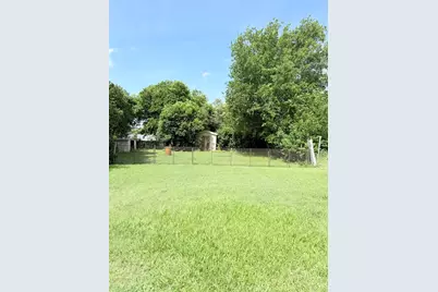 404 S Love Avenue, Florence, TX 76527 - Photo 4