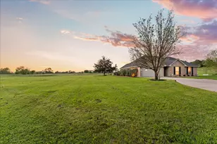 125 Fairway Ct, Bastrop, TX 78602 - Photo 2