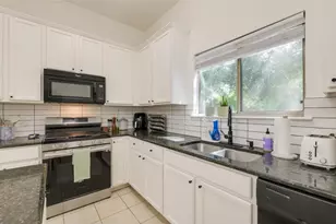 2001 Faro Dr, Austin, TX 78741 - Photo 16