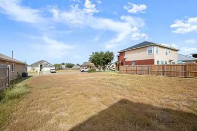 406 Gettysburg Loop, Elgin, TX 78621 - Photo 2