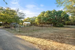 301 Crystal Meadows Dr, Kyle, TX 78640 - Photo 30