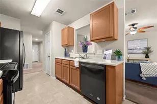 303 Liberty St, Hutto, TX 78634 - Photo 20