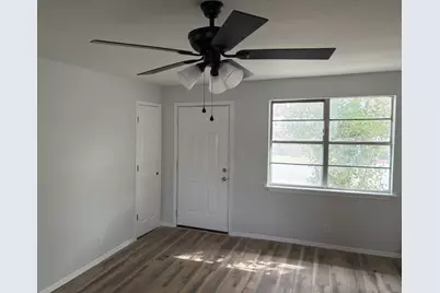 604 W 4th Street, Taylor, TX 76574 - Photo 2