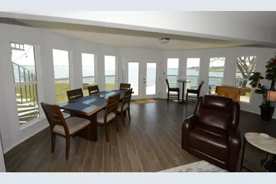 746 E Island Drive, Bluffton, TX 78607 - Photo 10