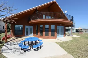 746 E Island Dr, Bluffton, TX 78607 - Photo 4