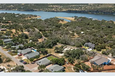21800 Cardinal Avenue, Lago Vista, TX 78645 - Photo 12